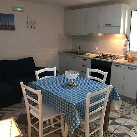Villa Ceni - Appartamenti Con Camere, Cucina, Wc E Terrazza Sul Mare In Villa Con Piscina, Giardino E Parcheggio 마리넬라 외부 사진