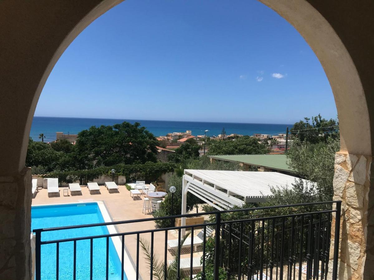 Villa Ceni - Appartamenti Con Camere, Cucina, Wc E Terrazza Sul Mare In Villa Con Piscina, Giardino E Parcheggio 마리넬라 외부 사진