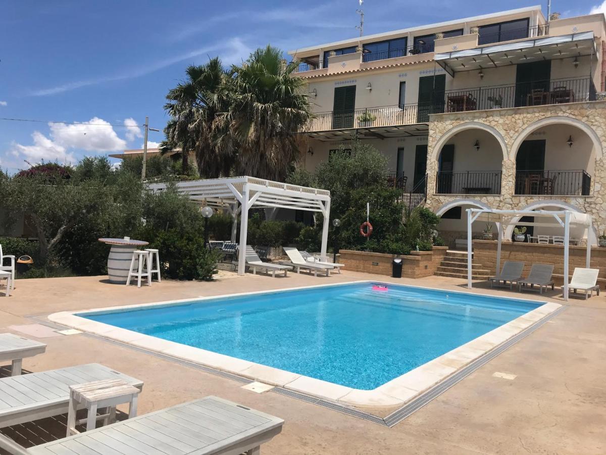 Villa Ceni - Appartamenti Con Camere, Cucina, Wc E Terrazza Sul Mare In Villa Con Piscina, Giardino E Parcheggio 마리넬라 외부 사진