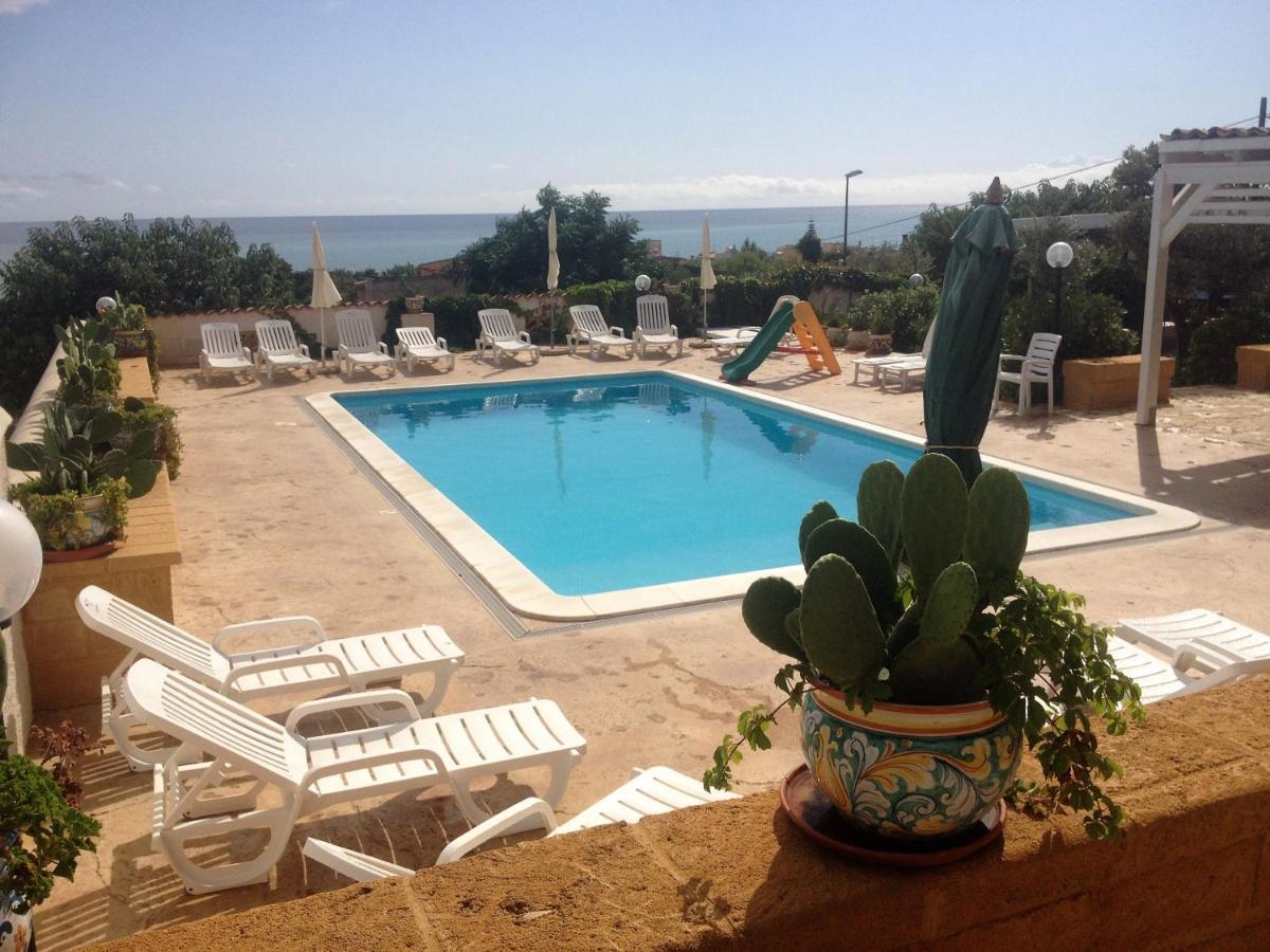 Villa Ceni - Appartamenti Con Camere, Cucina, Wc E Terrazza Sul Mare In Villa Con Piscina, Giardino E Parcheggio 마리넬라 외부 사진