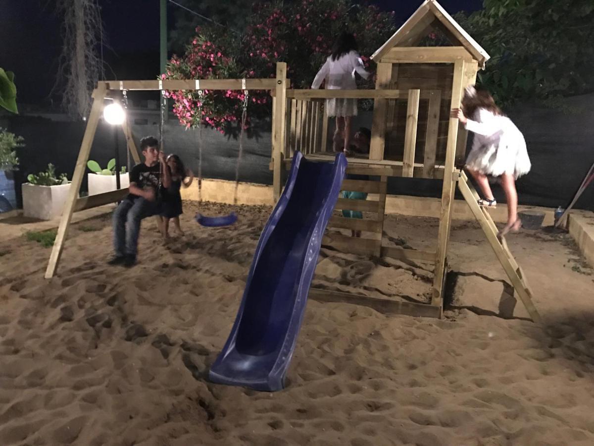 Villa Ceni - Appartamenti Con Camere, Cucina, Wc E Terrazza Sul Mare In Villa Con Piscina, Giardino E Parcheggio 마리넬라 외부 사진