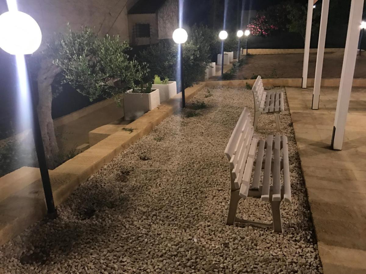 Villa Ceni - Appartamenti Con Camere, Cucina, Wc E Terrazza Sul Mare In Villa Con Piscina, Giardino E Parcheggio 마리넬라 외부 사진