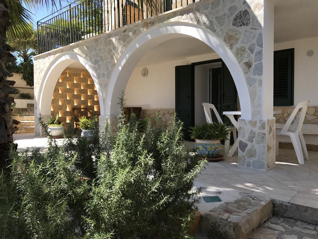 Villa Ceni - Appartamenti Con Camere, Cucina, Wc E Terrazza Sul Mare In Villa Con Piscina, Giardino E Parcheggio 마리넬라 외부 사진