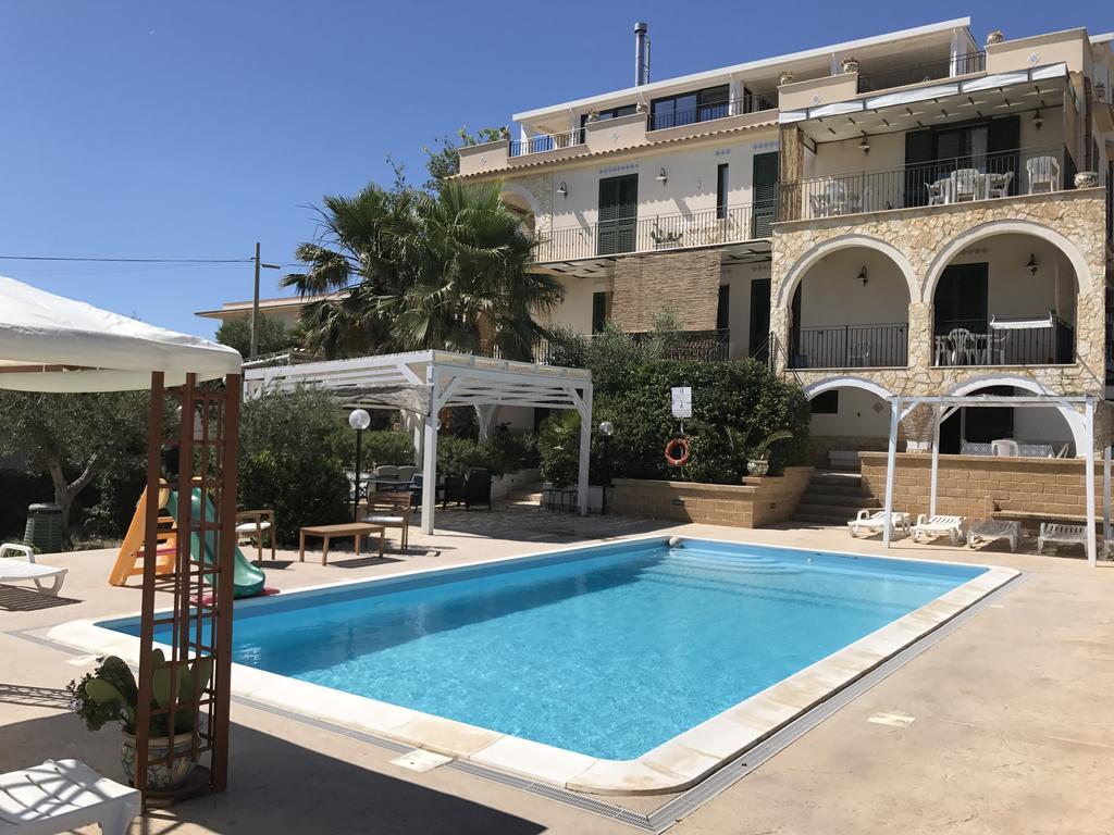 Villa Ceni - Appartamenti Con Camere, Cucina, Wc E Terrazza Sul Mare In Villa Con Piscina, Giardino E Parcheggio 마리넬라 외부 사진