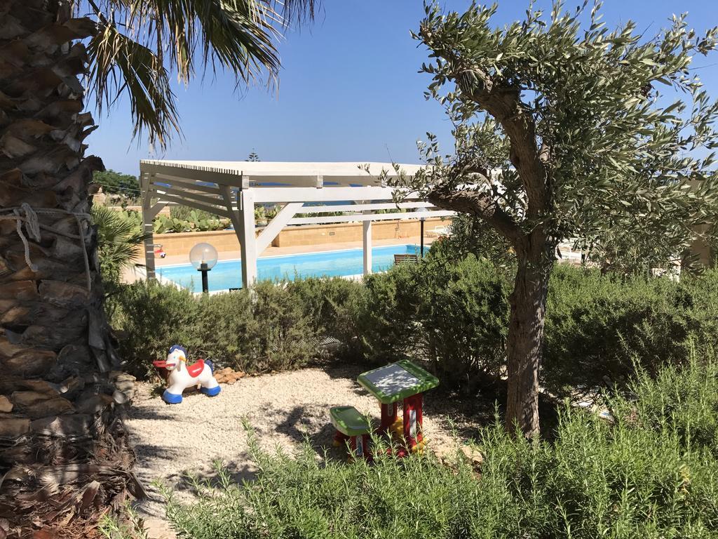 Villa Ceni - Appartamenti Con Camere, Cucina, Wc E Terrazza Sul Mare In Villa Con Piscina, Giardino E Parcheggio 마리넬라 외부 사진