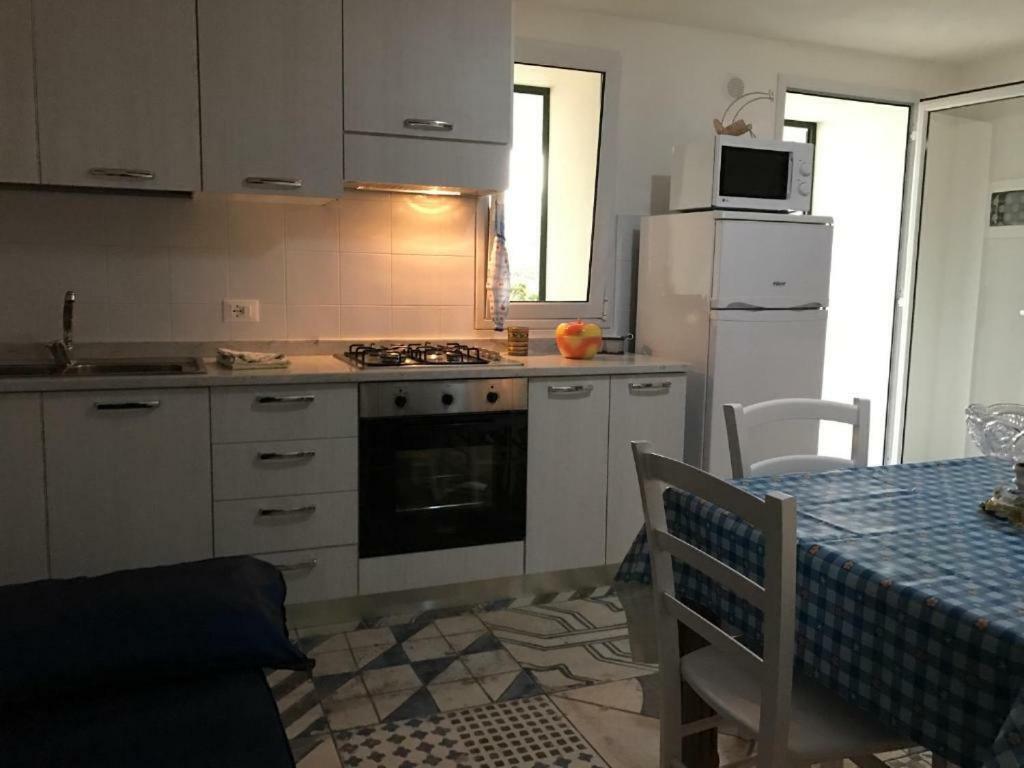 Villa Ceni - Appartamenti Con Camere, Cucina, Wc E Terrazza Sul Mare In Villa Con Piscina, Giardino E Parcheggio 마리넬라 외부 사진