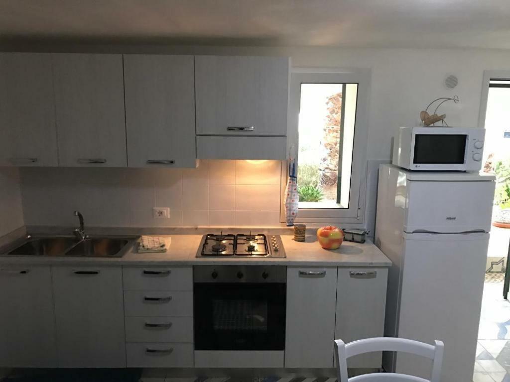 Villa Ceni - Appartamenti Con Camere, Cucina, Wc E Terrazza Sul Mare In Villa Con Piscina, Giardino E Parcheggio 마리넬라 외부 사진