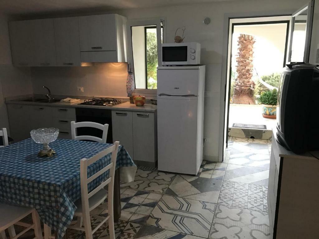 Villa Ceni - Appartamenti Con Camere, Cucina, Wc E Terrazza Sul Mare In Villa Con Piscina, Giardino E Parcheggio 마리넬라 외부 사진