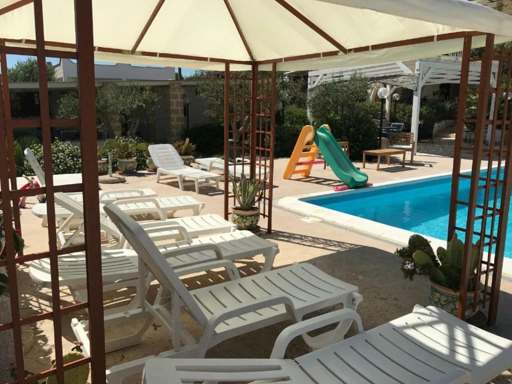 Villa Ceni - Appartamenti Con Camere, Cucina, Wc E Terrazza Sul Mare In Villa Con Piscina, Giardino E Parcheggio 마리넬라 외부 사진