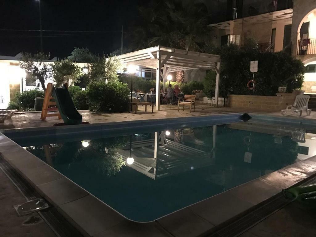 Villa Ceni - Appartamenti Con Camere, Cucina, Wc E Terrazza Sul Mare In Villa Con Piscina, Giardino E Parcheggio 마리넬라 외부 사진