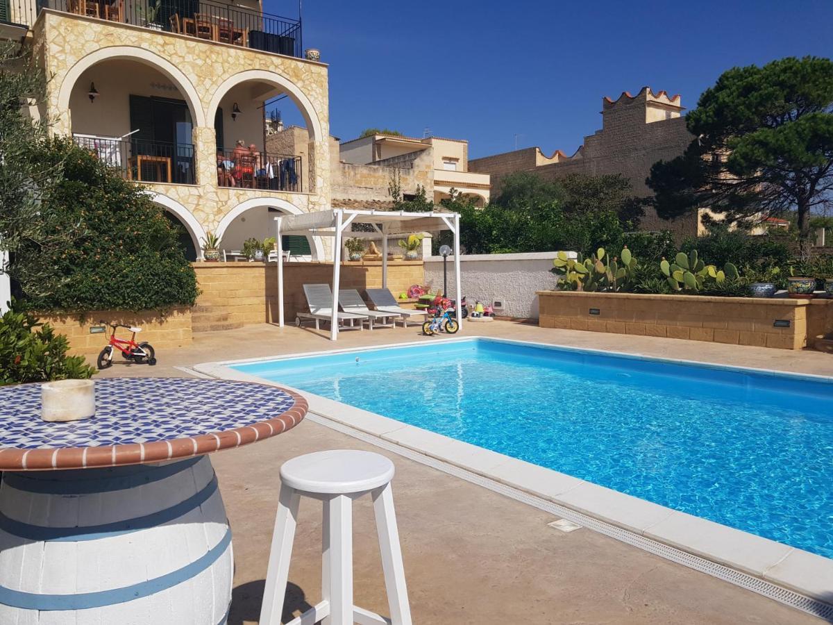 Villa Ceni - Appartamenti Con Camere, Cucina, Wc E Terrazza Sul Mare In Villa Con Piscina, Giardino E Parcheggio 마리넬라 외부 사진