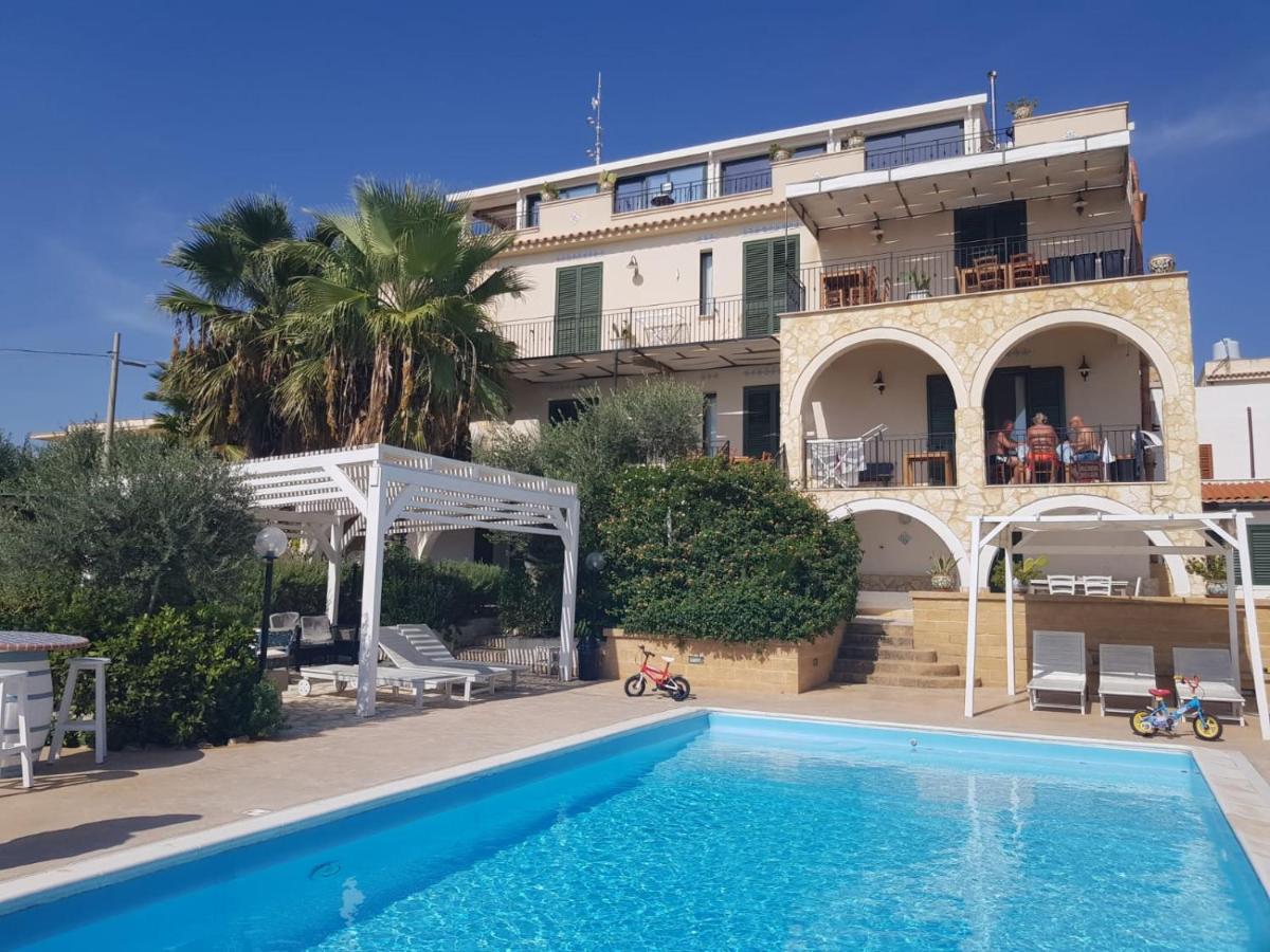 Villa Ceni - Appartamenti Con Camere, Cucina, Wc E Terrazza Sul Mare In Villa Con Piscina, Giardino E Parcheggio 마리넬라 외부 사진