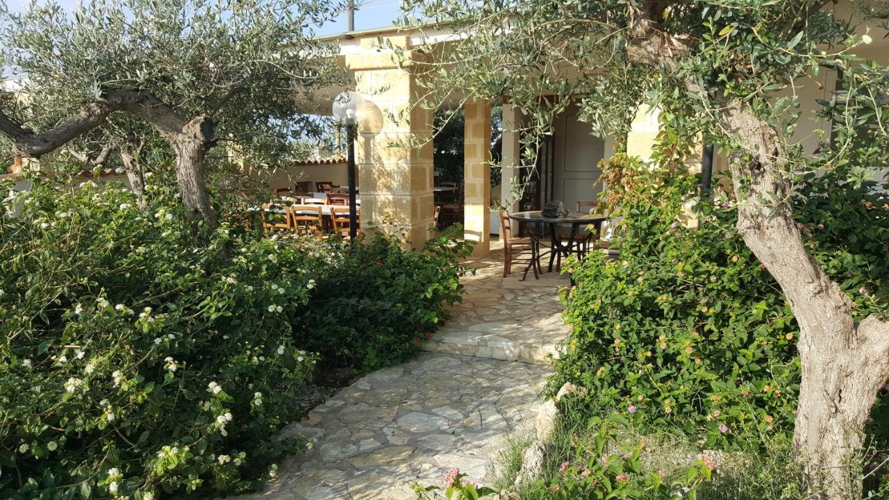 Villa Ceni - Appartamenti Con Camere, Cucina, Wc E Terrazza Sul Mare In Villa Con Piscina, Giardino E Parcheggio 마리넬라 외부 사진